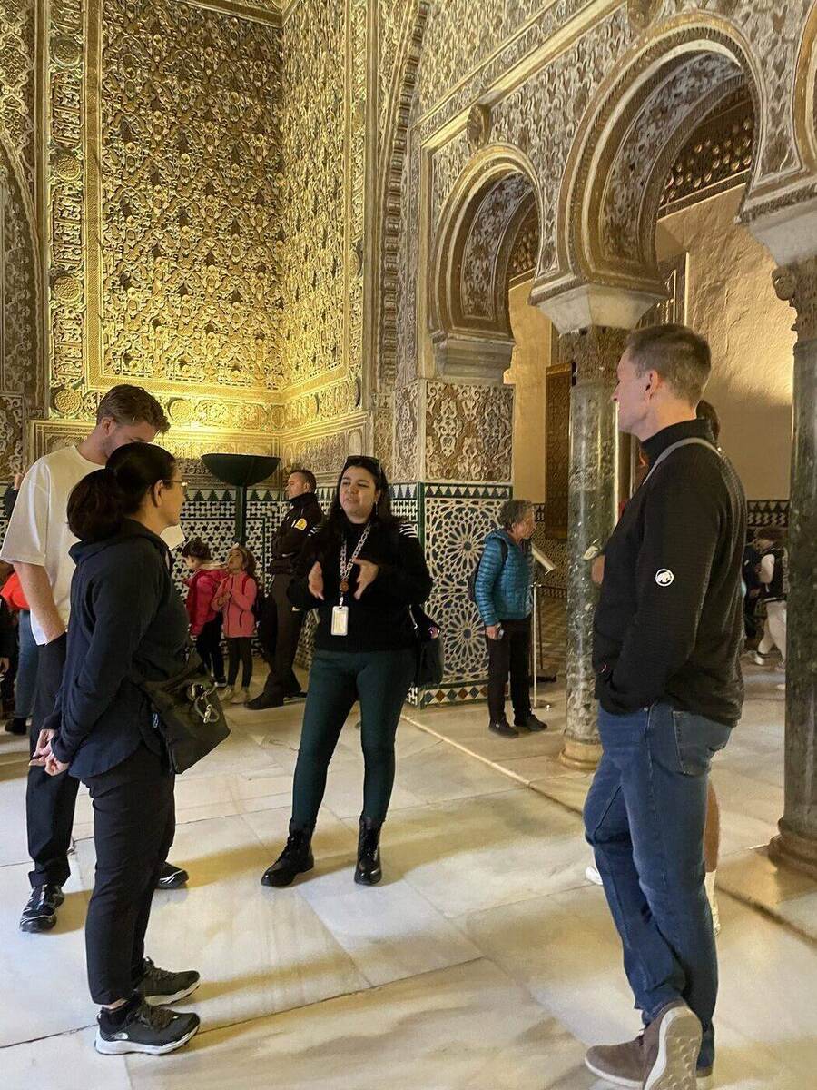 Guided tour in the Alcazar of Seville