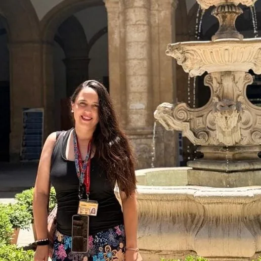Laura, Official Licensed Guide · Historian, Seville